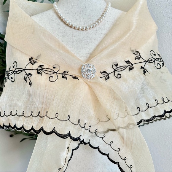 Alampay Panuelo with pin - Picture 2 of 8